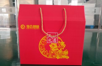 红色礼盒箱